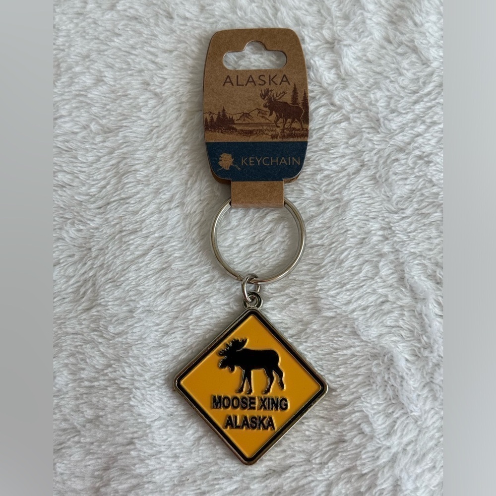 Moose Xing Alaska Yellow Metal Keychain NWT